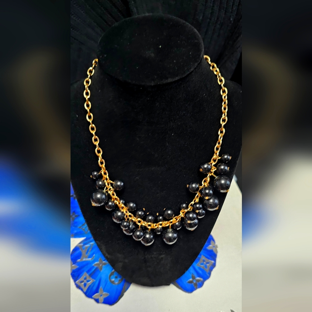 NWOT chunky black and gold tone necklace with beautiful beads